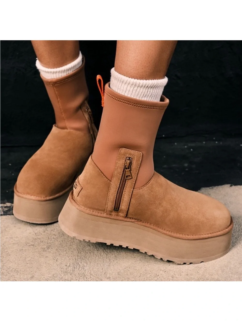UGG Classic Dipper Platform Boots in Chestnut